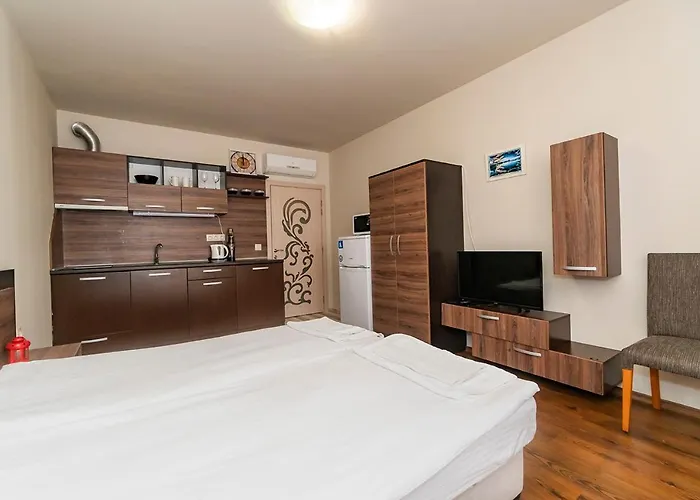 - Diamond * Μπουργκάς